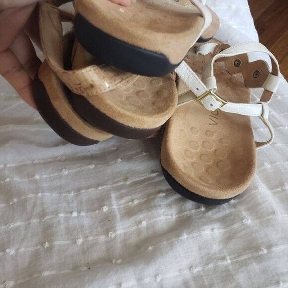 White vioni  sandle size 7 - Picture 5 of 7